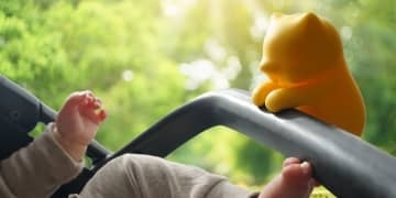 ベビーカーに取り付けられるハンディファンロボット「Babyふーふー」、ユカイ工学が発表