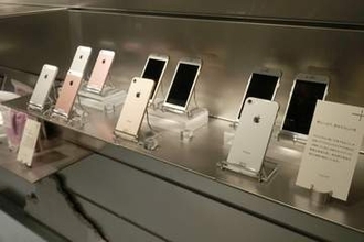 高騰するスマホの受け皿に中古端末、法人市場では「レンタル」への注目も