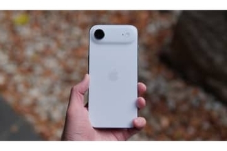 [みんなのケータイ]軽さと薄さに振り切った挑戦的なiPhone Air。2カ月使ってどうだったのか