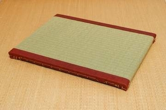 [本日の一品]じめっとした季節に本物のい草でつくられた畳フットレスト、足元さらり快適に