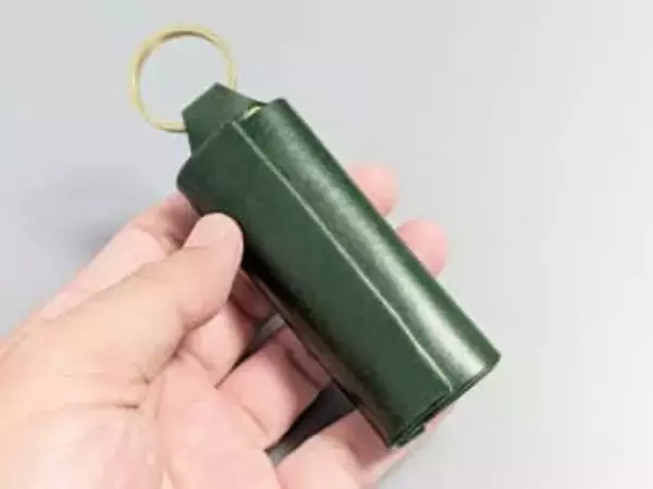 [本日の一品]紙幣を丸めて持ち歩ける、いざという時のための非常用ウォレット「ONE」