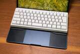 「[本日の一品]ノートパソコンキーボードを“メカニカル化”、東プレの「キーボードデッキ」」の画像1