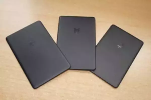 [みんなのケータイ]想定外で3個買ってしまったカード型スマートタグ、余った1つをどこに入れるか