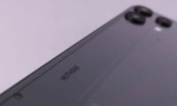 [法林岳之の「週刊モバイルCATCH UP」]「Nothing Phone (3a) Lite」、個性と機能で楽しめるデザインコンシャスな一台