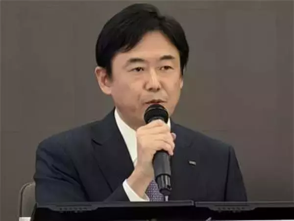 KDDI松田社長、「スマホを軸にAIデバイス増やしたい」