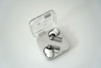 [本日の一品]充電ケースのマイクはどうやって使う？  “聴く”だけじゃないNothingの「Ear (3)」