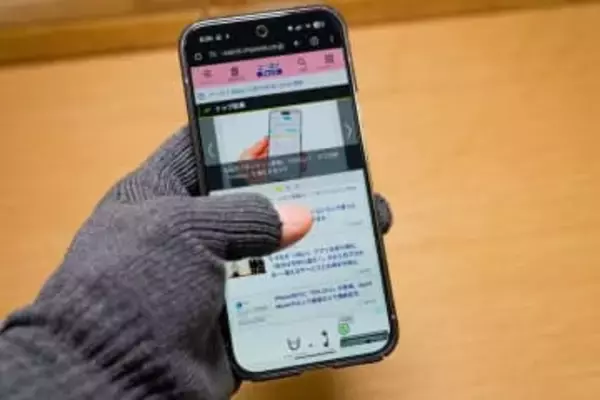 [本日の一品]手が冷えやすい冬の季節に、スマホが使いやすい2本だけ指ぬきのハンドウォーマー