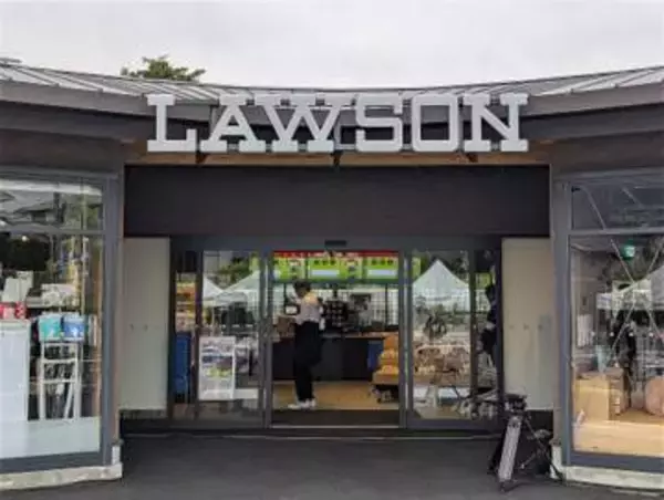 KDDIとローソンが「社会課題解決」に挑む次世代店舗オープン、AIドローンやオンライン相談窓口を設置　大阪府池田市