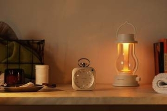 睡眠習慣を音と光で、バルミューダ「The Clock」に新機能