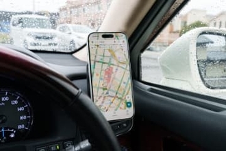 [本日の一品]25W出力に対応した「Qi2.2」の実力は？ESRの冷却ファン付きカーチャージャーを試してみた