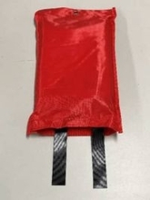 京王電鉄が駅と列車に「ファイヤーブランケット」を配備、モバイルバッテリーからの発火などに対応