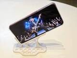 「[本日の一品]ポイントは「傾き30度」、“寝ながらスマホ”に最適な3Dプリンター製スタンド」の画像1