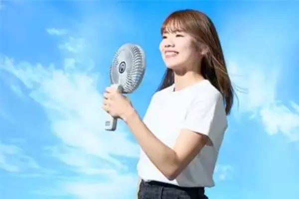 「「ゴリラの扇風機」顔全体に涼しい風」の画像