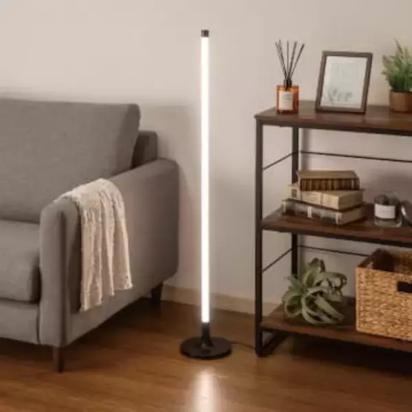 ニトリ、置き場所とらないバータイプのフロアランプ