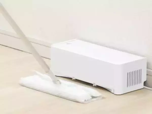 ラクにゴミ吸引する電気ちりとり　フロアワイパー後に