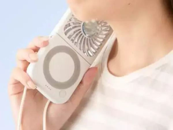 ニトリ、冷却プレート付き折りたたみファン　卓上でも使える