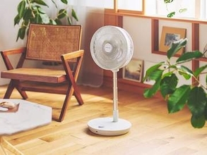 家中どこでも使える充電式扇風機　折りたたんで収納も