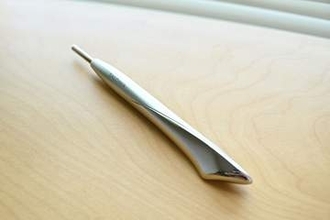 「ポスポス」でアラフォーのゆるみ顔はケアできる? ペン型美顔器使ってみました【ミニレビュー】