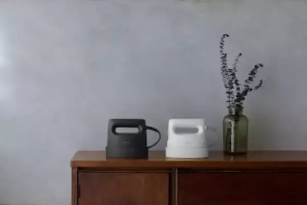 パナソニックの衣類スチーマー　立ち上がり約15秒ですぐ使える