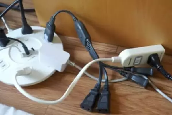 延長コードから発火する事故も　自宅の電源まわりを見直そう