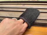 「窓サッシ掃除に　指にはめるタワシが使いやすい」の画像1