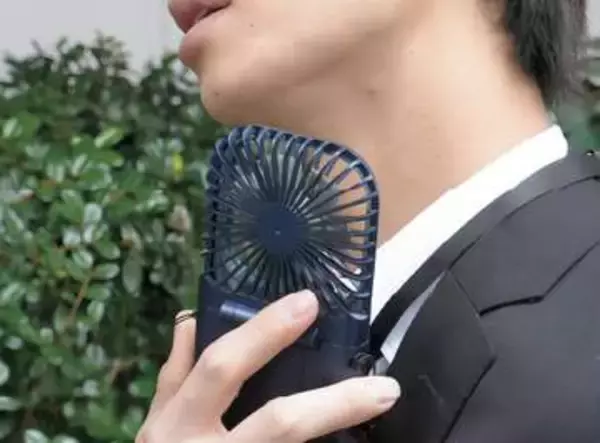 準固体電池で動くハンディファン