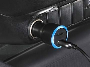 iPhone「探す」アプリで愛車の位置わかるカーチャージャー