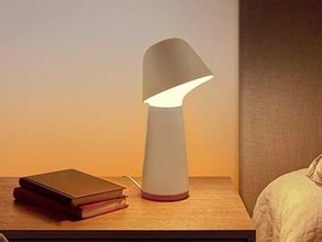 光で自然な目覚め促す寝室ライト　Philips Hue