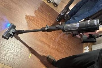 シャーク、パワフルで時短できる最上位スティック掃除機