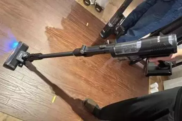 シャーク、パワフルで時短できる最上位スティック掃除機