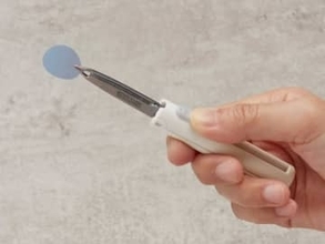 ピンセットにもなるコンパクトなハサミ、サンスター文具
