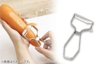ニトリ、貝印と開発した切れ味のいいピーラー