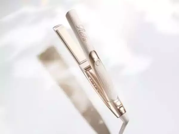 ReFa、旅行や出張にコンパクトなヘアアイロン