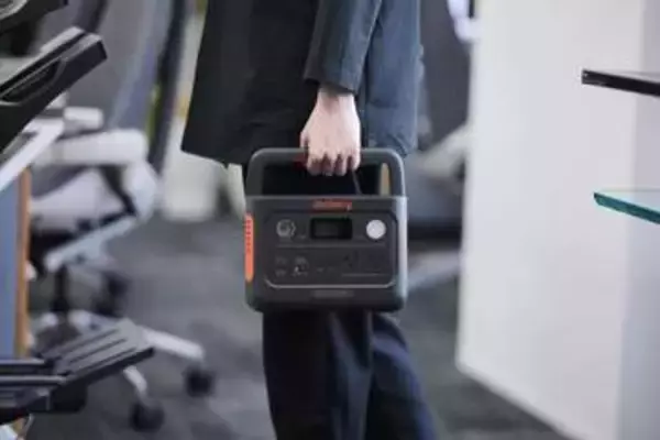 Jackeryの小さめポータブル電源　AC出力2ポート搭載