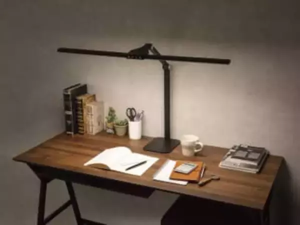 ニトリ、USB付きのスリムなデスクライト