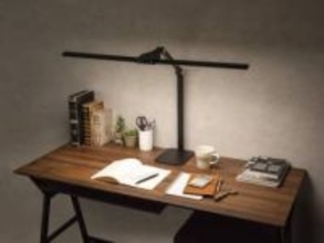 ニトリ、USB付きのスリムなデスクライト