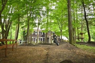 北軽井沢の森にMTBコース誕生　ヤマハがe-bikeやノウハウ提供