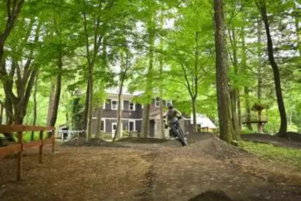 北軽井沢の森にMTBコース誕生　ヤマハがe-bikeやノウハウ提供