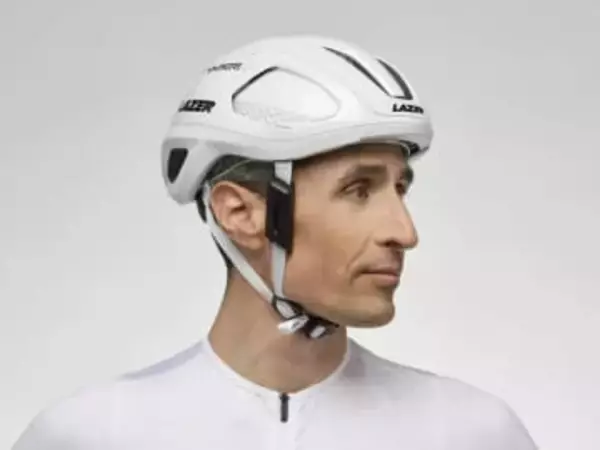 シマノ、LAZERヘルメット用の耳ふさがないインカム　最大30人と通話できてDi2とも連携