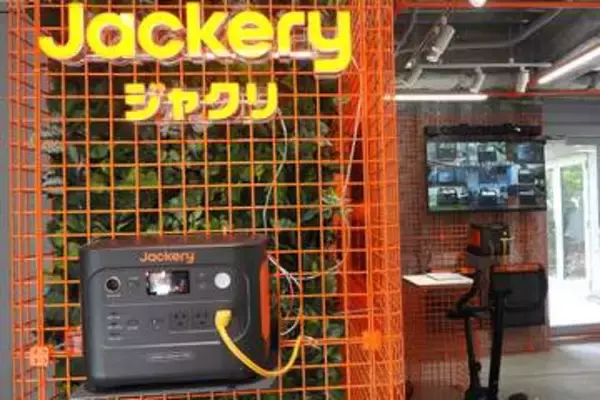 ソーラー発電で淹れたコーヒー楽しむ　Jackery原宿発電所オープン