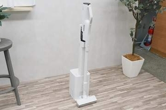 日立の掃除機、初の自動ゴミ収集対応　らくメンテ