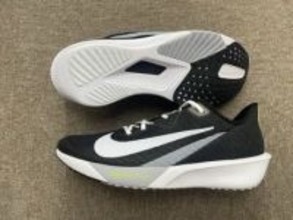 お手頃価格ながら速めのペースにも対応する、ナイキのズーム ライバル フライ