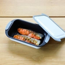 コンロ使わずレンジで焼き目付く調理器　蒸し料理も
