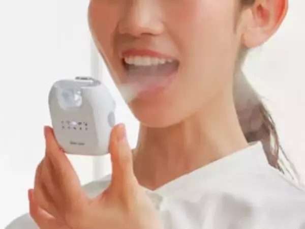 持ち運べるミニ吸入器　極微細ミストでノド潤う