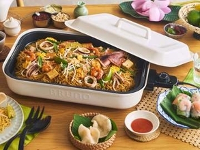 BRUNOの大きなホットプレート、焼きそば6玉を一度に