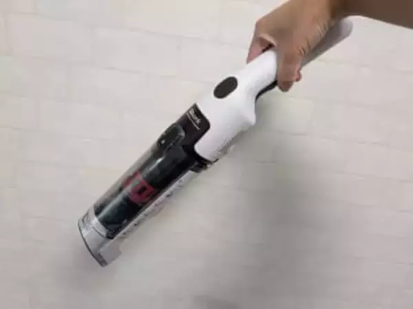 【家電レビュー】諦めてたソファの汚れ落ちた! シャークのシミ取り掃除機が想像以上にすごい