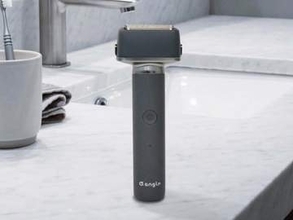 2990円の電動シェーバー　USB-C充電しながら使える