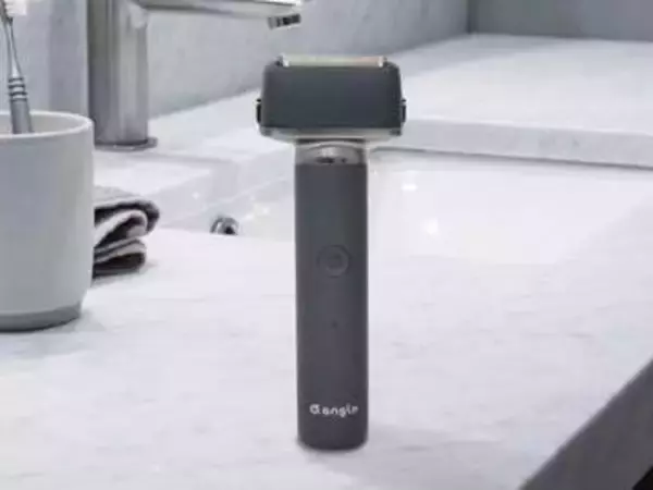 2990円の電動シェーバー　USB-C充電しながら使える
