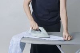 ドウシシャ、コードレススチームアイロンに新色2カラー