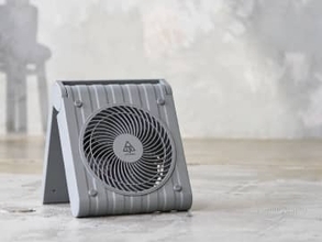 ヤマダの扇風機、ソーラー発電のコードレスで持ち運べる